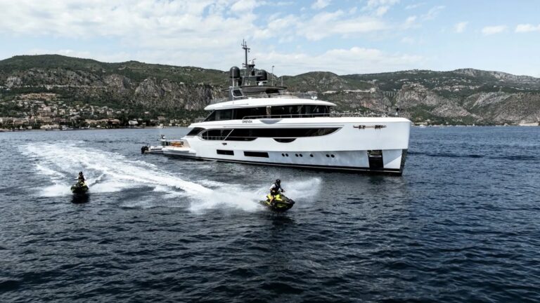 Superyacht CONTIGO