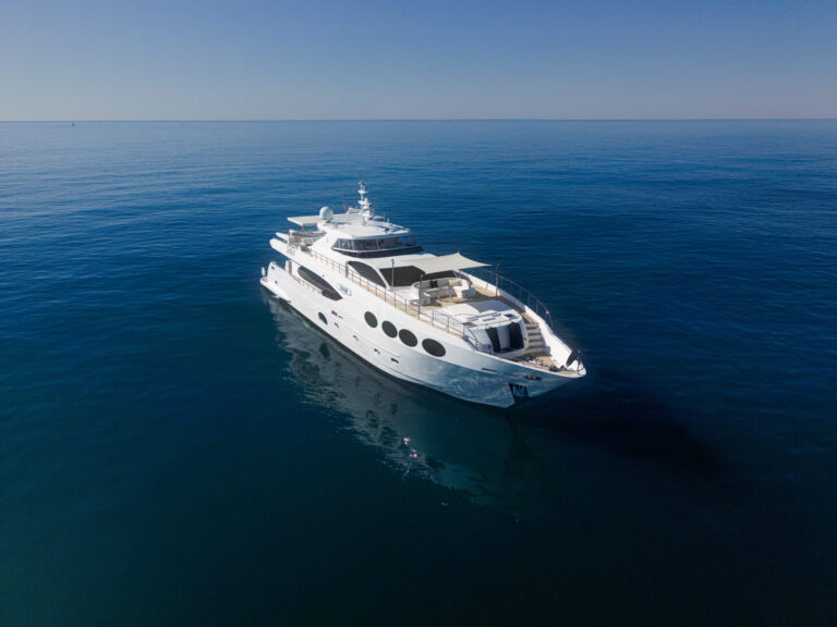 Superyacht DIAM
