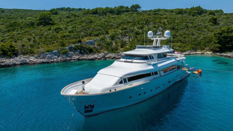 Superyacht KLOBUK