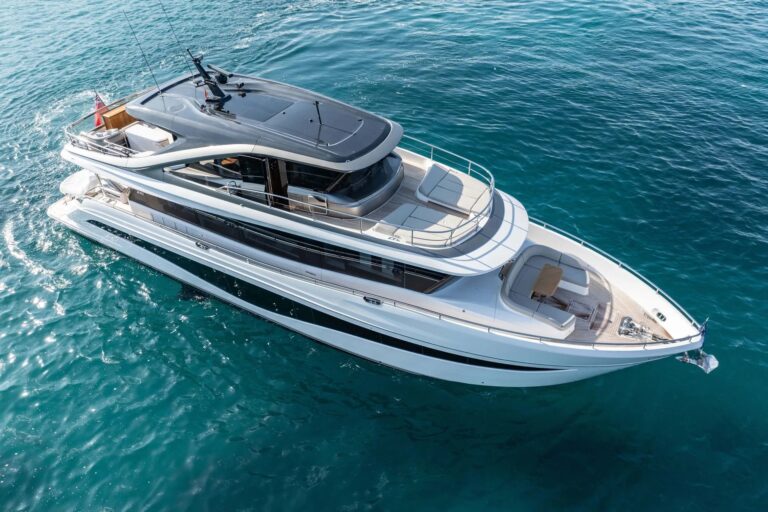 Superyacht KORA