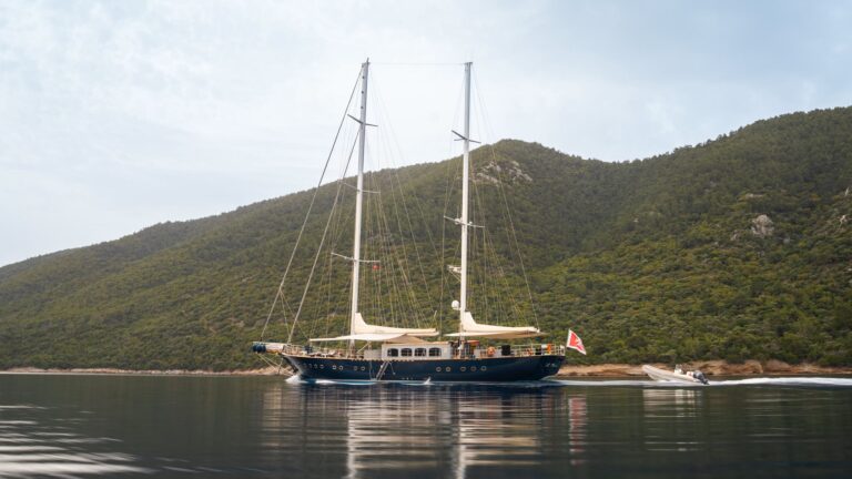 Superyacht LE PIETRE