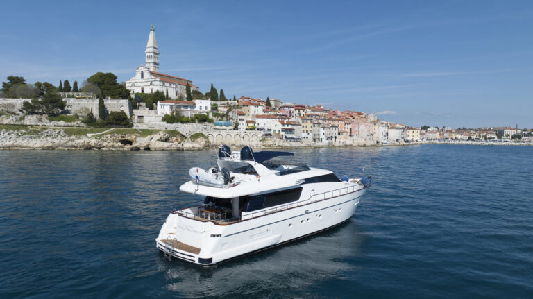 Superyacht LIZARD