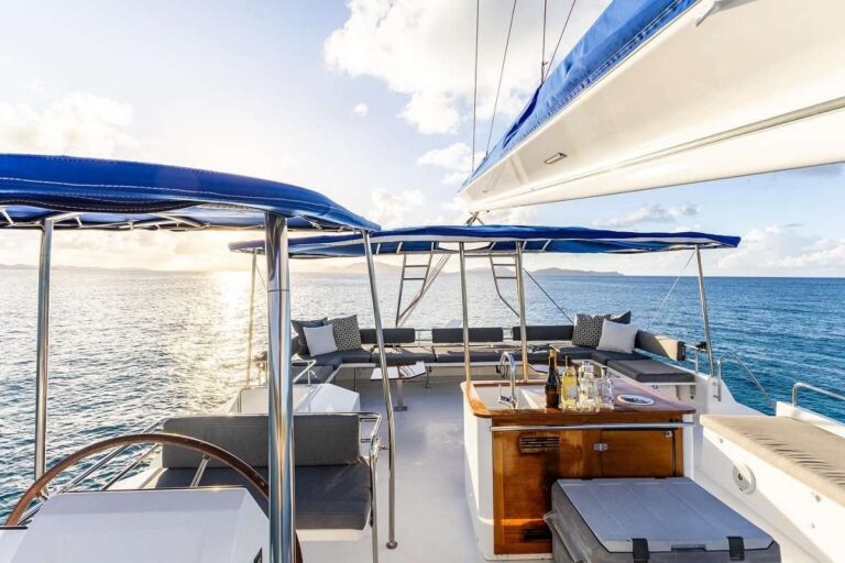 Superyacht TRUE STORY - Sundeck
