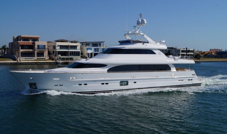 Superyacht From HORIZON