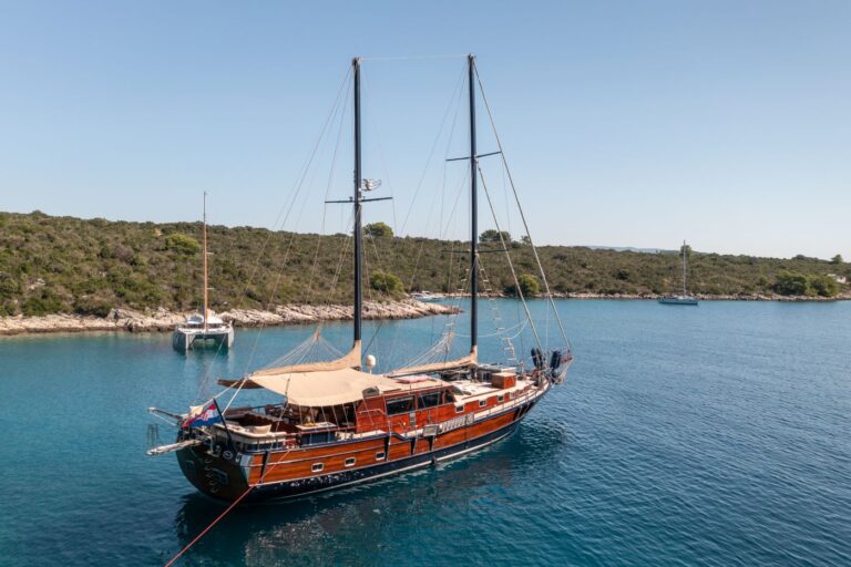 Luxury Yacht PACHA