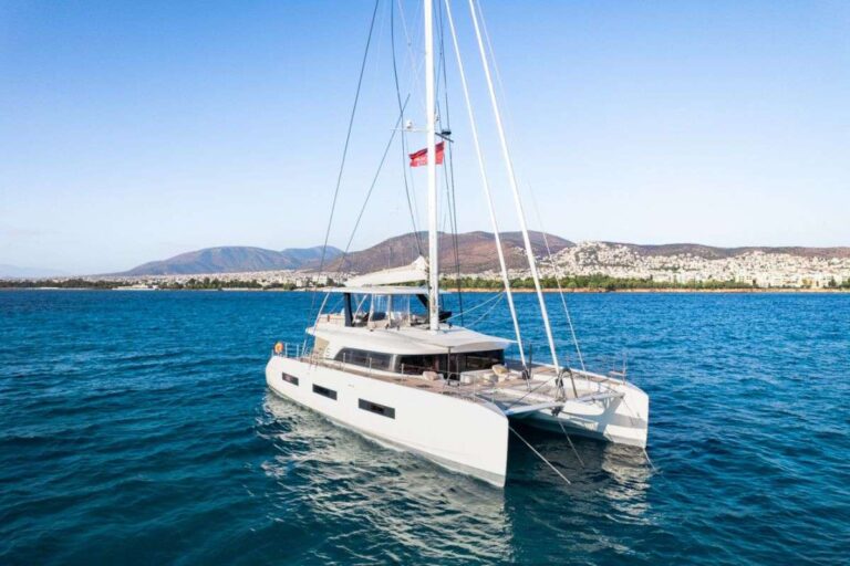 Catamaran WHITE CAPS