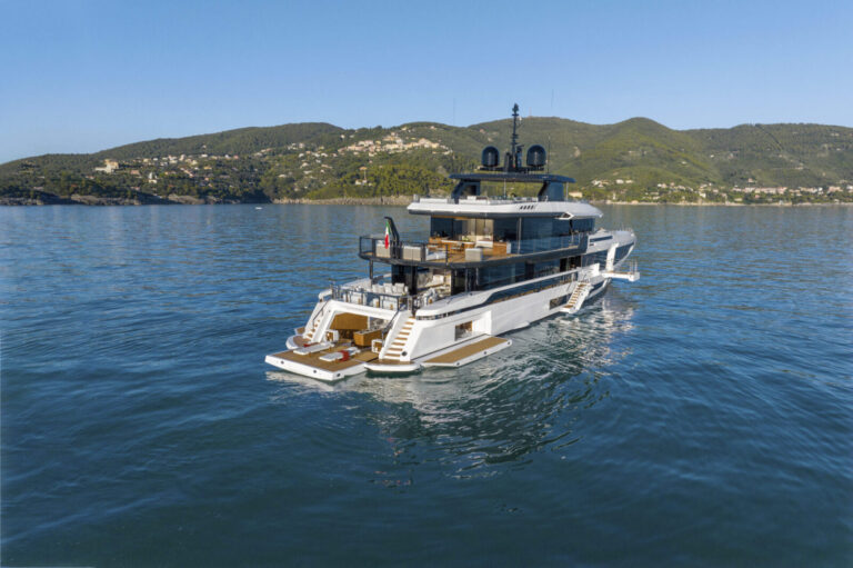 Luxury Yacht EVA4EVA (sistership)