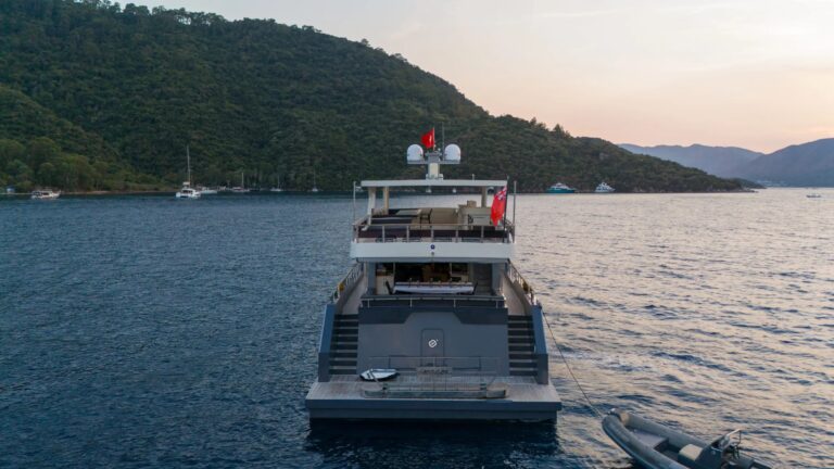 Luxury Yacht IMPACT