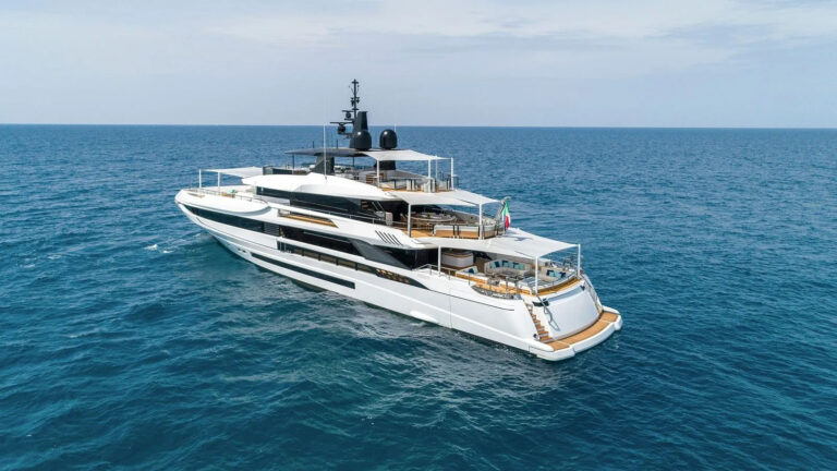 Luxury Yacht MAVERICK