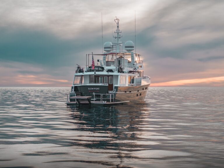 Luxury Yacht SLOW POKE