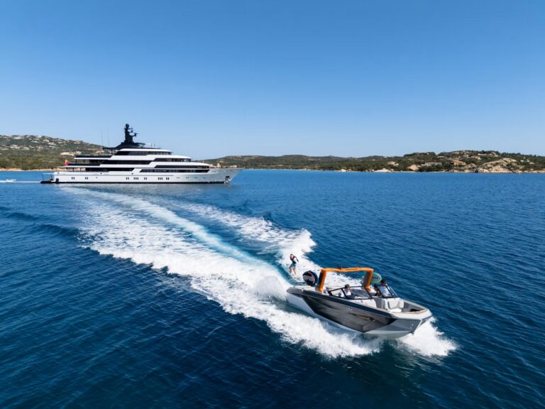 Luxury Yacht STARTFIRE