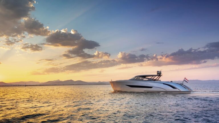 Luxury Yacht SWEETWATER