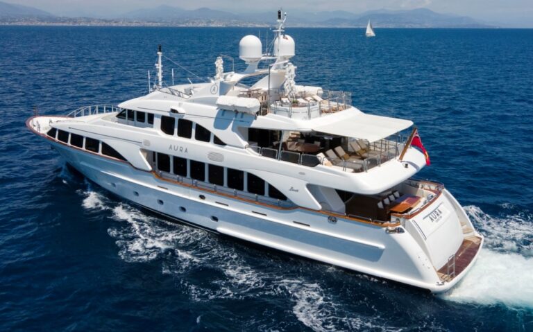 Motor Yacht AURA