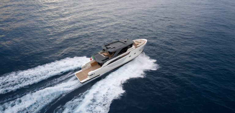 Motor Yacht CC Underway (sistership)
