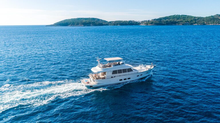 Motor Yacht CLOUD 9