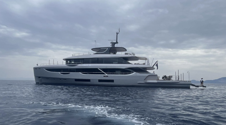 Motor Yacht COSMICO