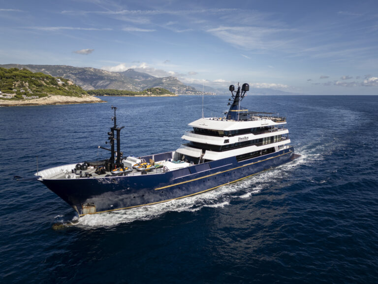 Motor Yacht FORCE BLUE