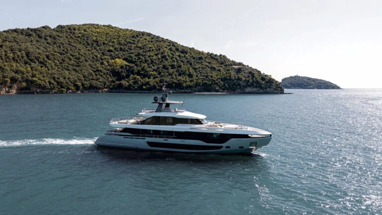 Motor Yacht H OF THE SEAS