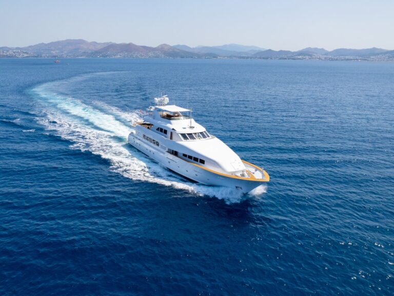 Motor Yacht MERVE Underway