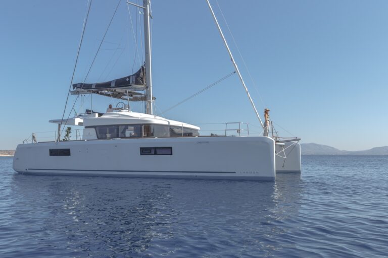 Sailing Catamaran ONEIDA