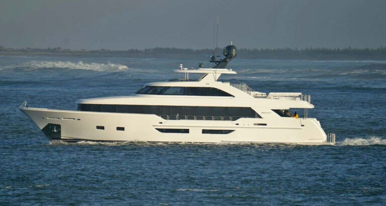 Motor Yacht PRICELESS