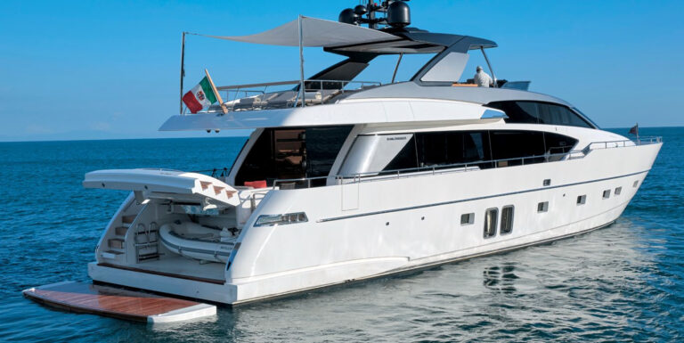 Motor Yacht QUEEN MARTINA (sistership)