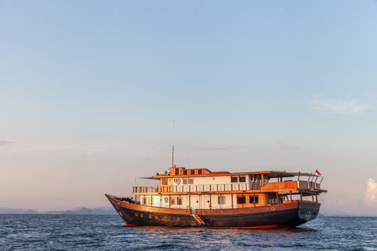 Motor Yacht REBEL