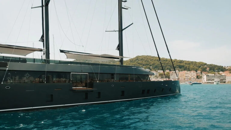 Sailing Yacht REPOSADO