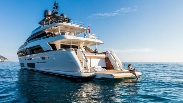 Motor Yacht UPSTREAM (sistership)