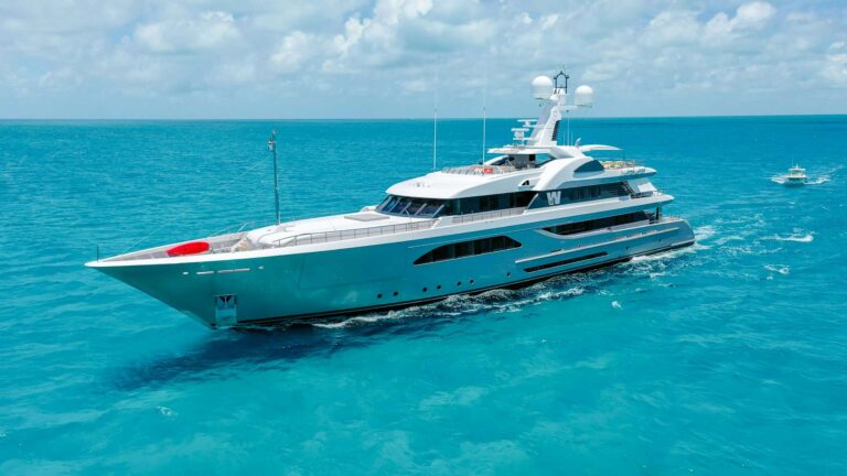 Motor Yacht W