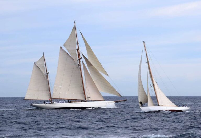 Sailing Yacht BLACK SWAN