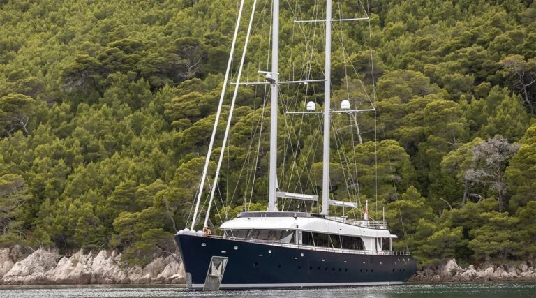 Sailing Yacht NOCTURNO