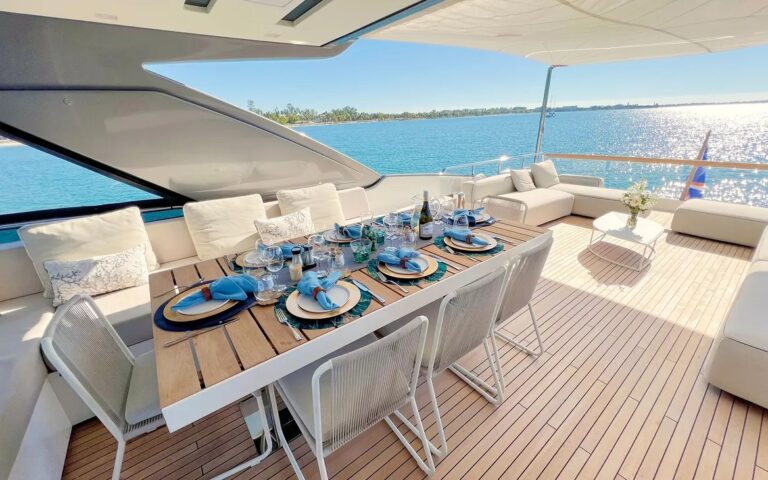 Super Yacht C-DAZE