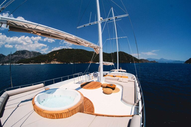 Super Yacht ESCAPE