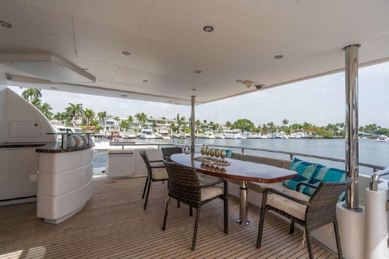 Super Yacht OCEAN LIFE