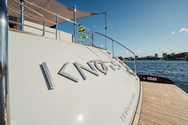 Superyacht 7 KNOTS