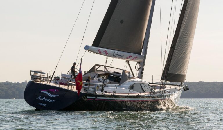 Superyacht ACHENAR