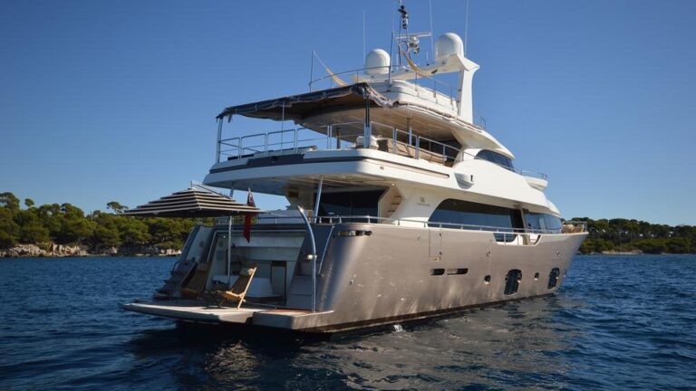 Superyacht DISPARATE