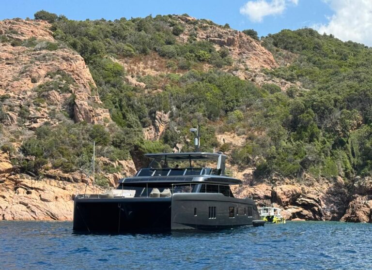Superyacht DOUBLE HAPPINESS