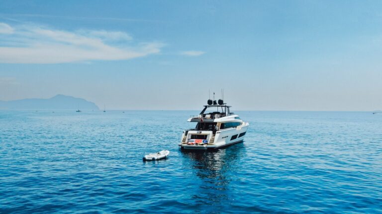 Superyacht E3