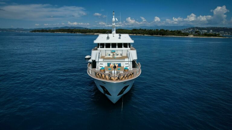 Superyacht EVA
