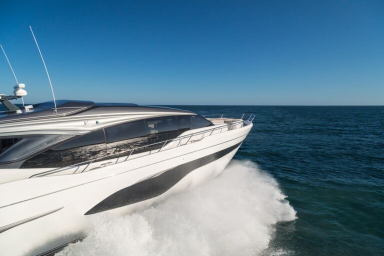 Superyacht HOOKED HER