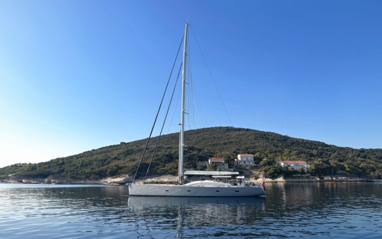 Superyacht J SEVEN