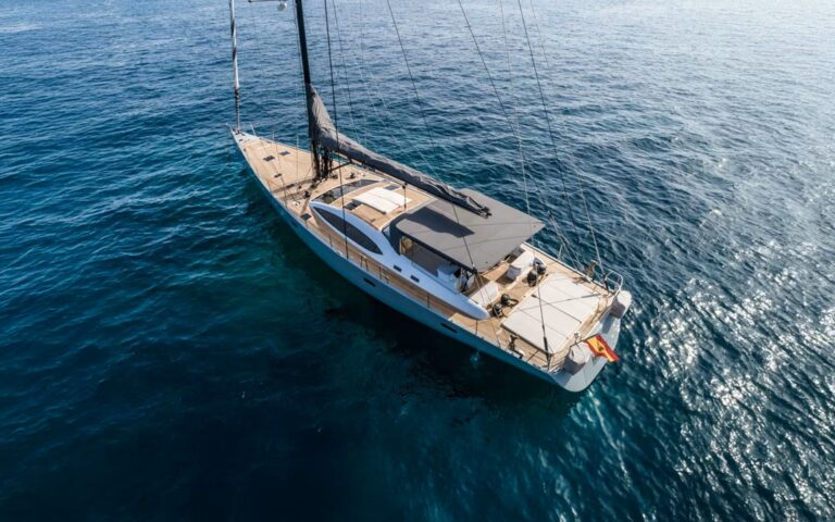 Superyacht KALINDA