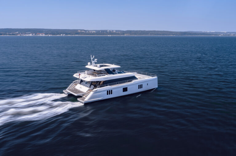Superyacht KOKOMO