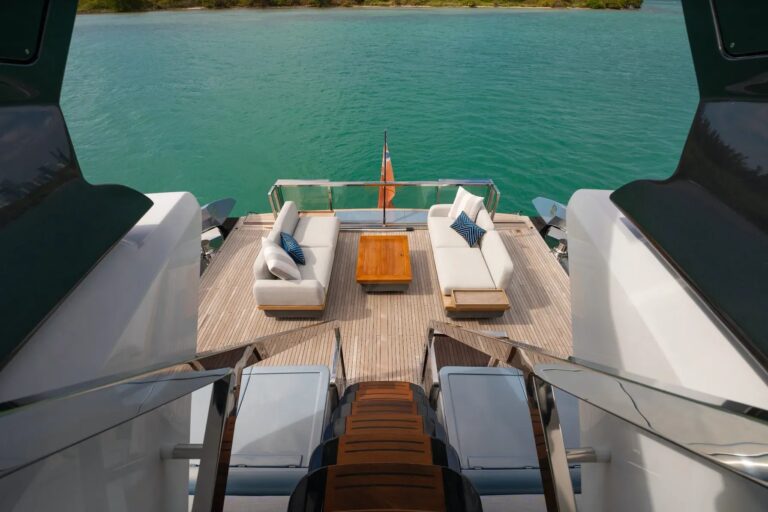 Superyacht LATITUDE