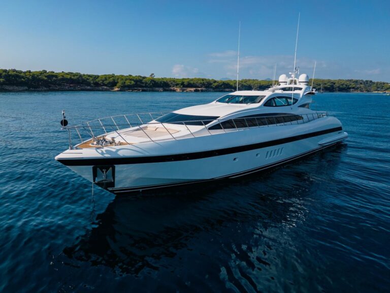 Superyacht MANGUSTA Yacht
