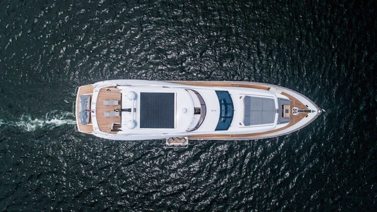 Superyacht QUANTUM
