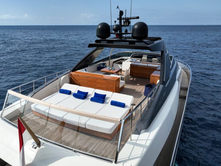 Superyacht TWIN FISH