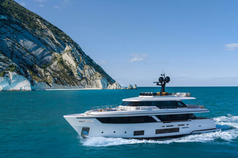 Superyacht TWINS